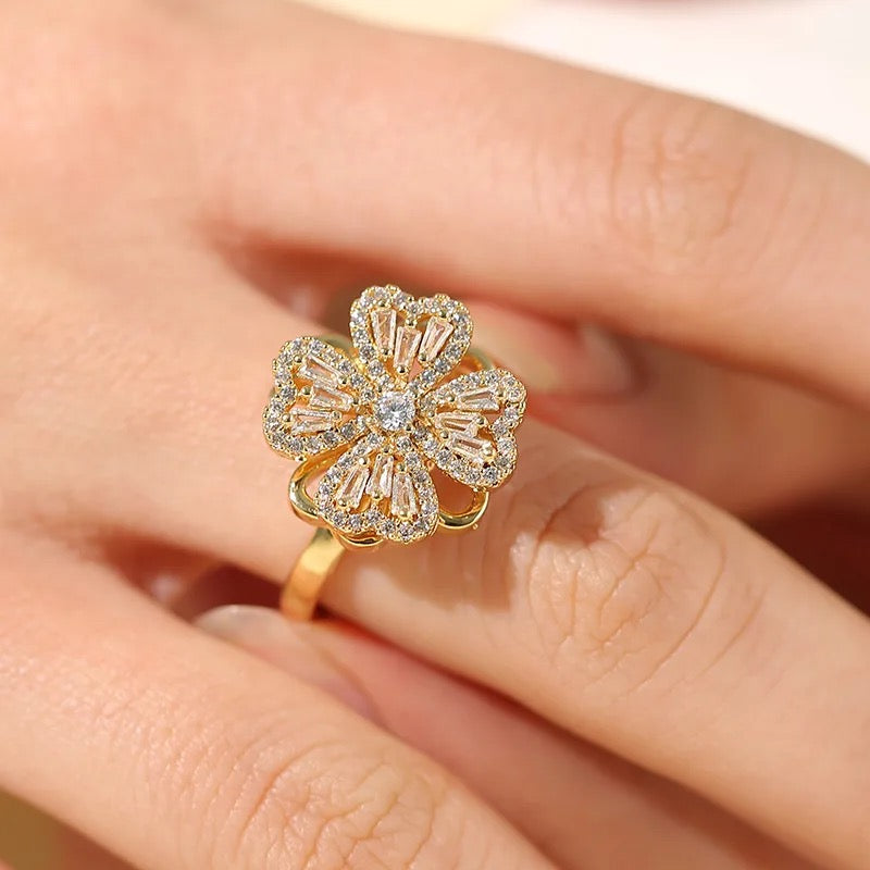 Magic Clover Adjustable Spinning Ring