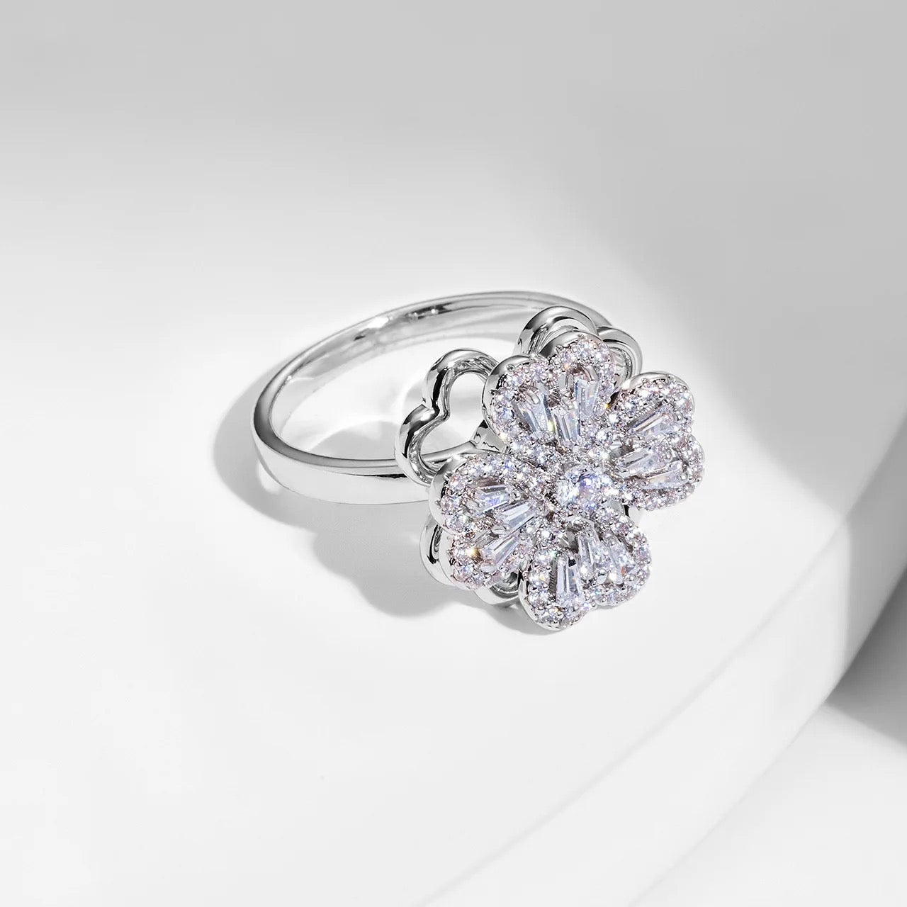 Magic Clover Adjustable Spinning Ring